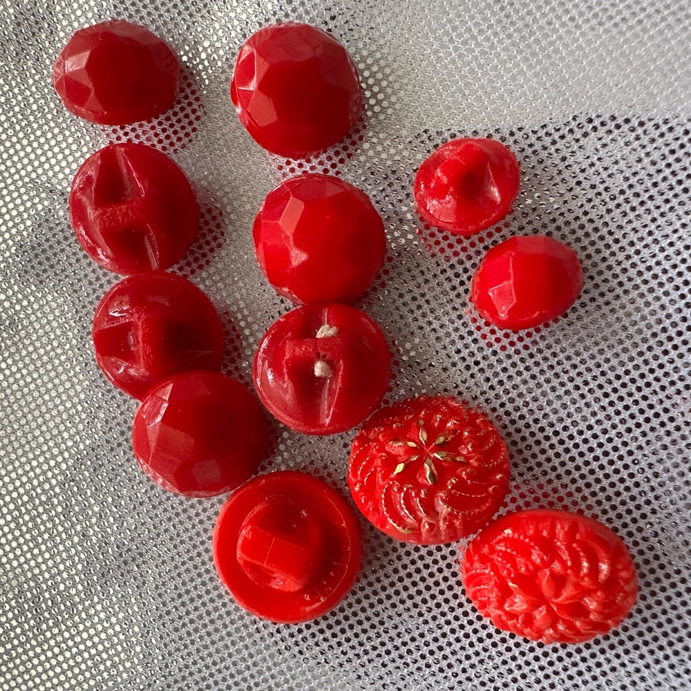 *3 fir 1 offer ~Red Vintage Button- Set (12)